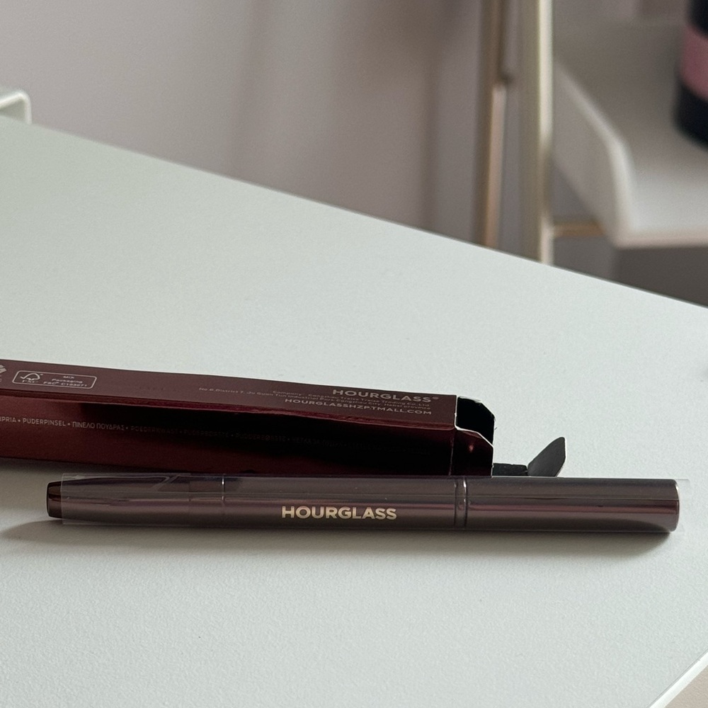 NEW Hourglass Double Head Retractable Lip Brush